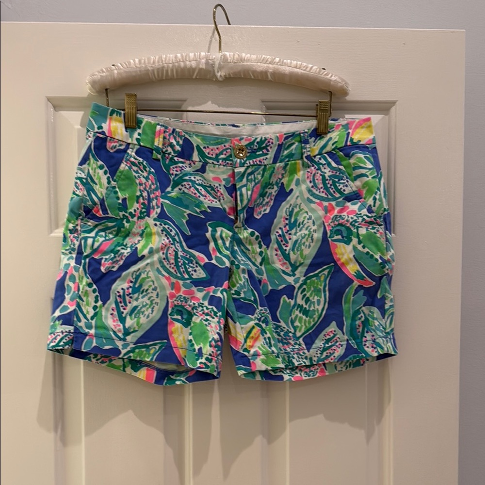 Lilly Pulitzer Women's Leaf Print Shorts in Blue and Green